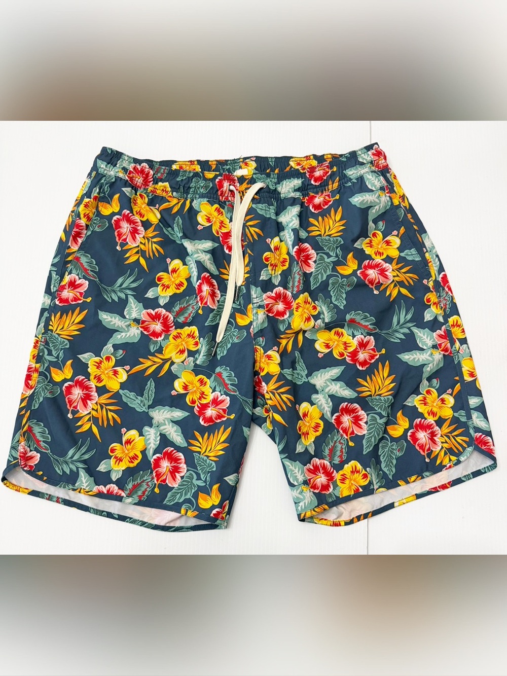 Fair Harbor Men’s Navy Floral Swim Trunks Size XL